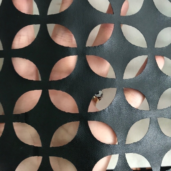 2/$50 VINCE CAMUTO Vegan Laser Cut Leather Skirt Size 6 - Picture 4 of 6